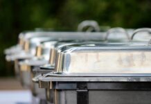 Ile pojemników na śmieci w bloku?