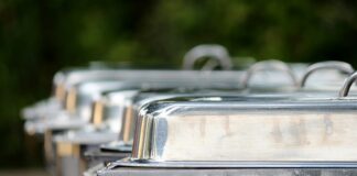 Ile pojemników na śmieci w bloku?