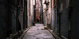 Czego nie wrzucać do śmieci zmieszanych?