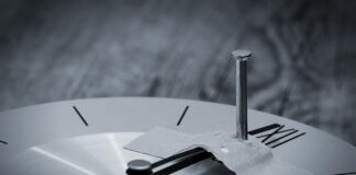 Czym przykleić kamień do kamienia?