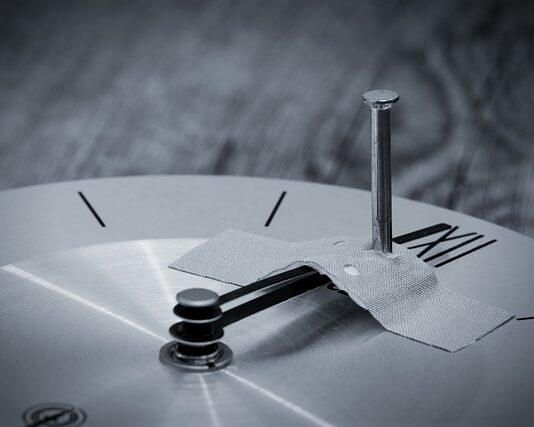 Czym przykleić kamień do kamienia?